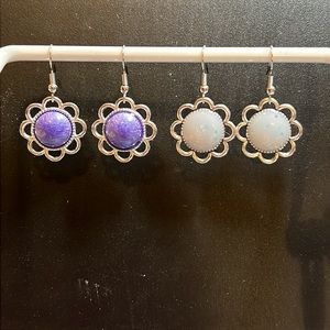 24007 Resin Purple and White Earrings